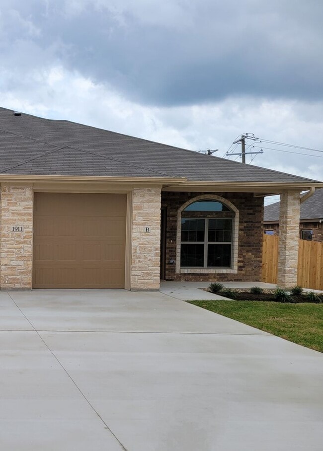 Building Photo - 1911 Caspian Trl