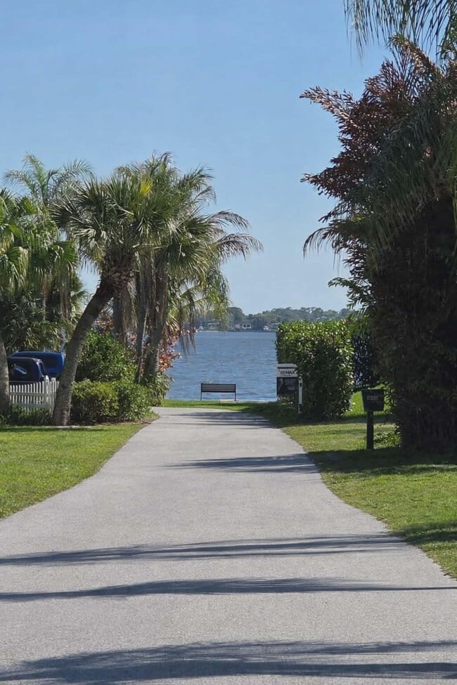 Building Photo - 1036 NE Wright Ave