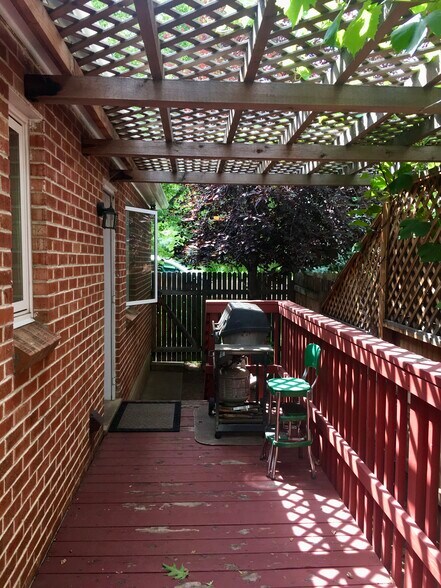 Building Photo - 812 18th St