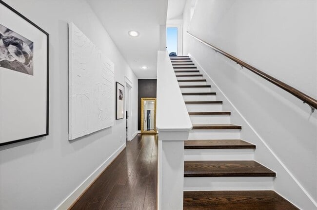 Building Photo - 1418 W 26th St