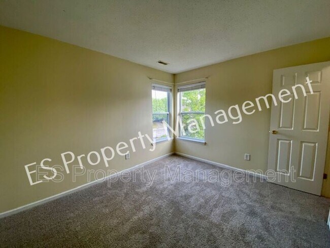 Building Photo - 7310 Parklake Pl
