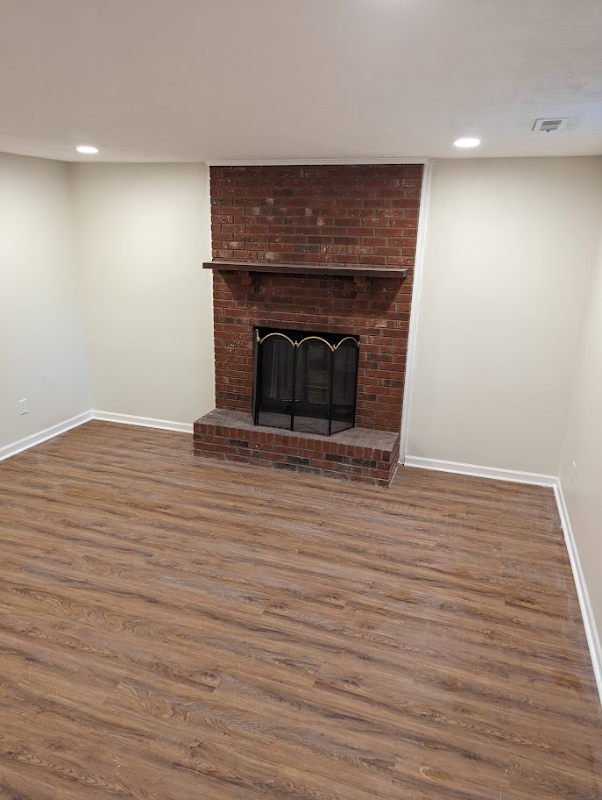 Building Photo - 485 Woodview Dr