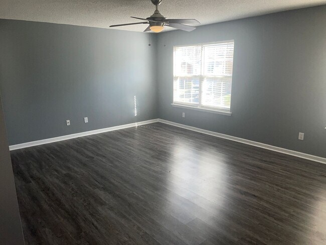 Building Photo - Move In Special On Beautiful 3 Bedroom Home!