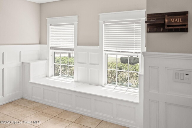 Building Photo - 553 Trymore Dr SE