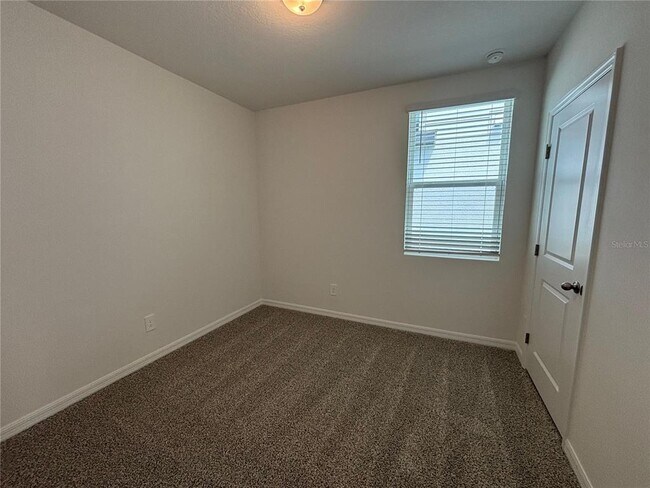 Building Photo - 5526 Clove Row