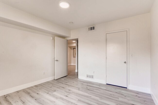 Building Photo - Tuscano Condo 1 Bedroom