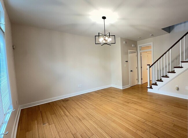 Building Photo - 3BR Home w/ 2-Car Garage | Prime Norfolk Location