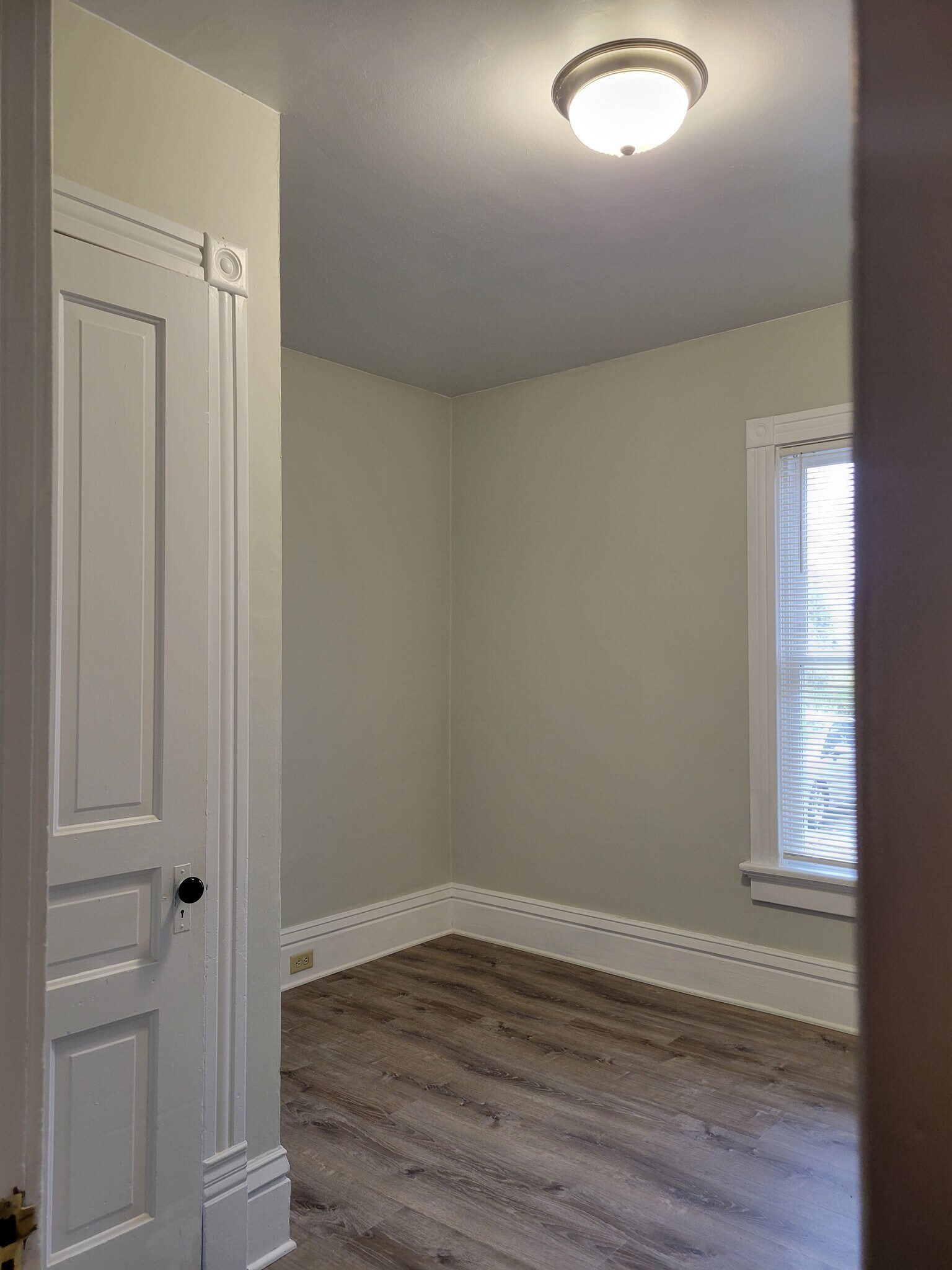 Building Photo - 213 S Webster St