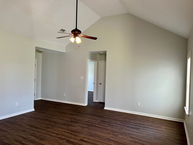 Building Photo - 1372 Lovers Lane Rd