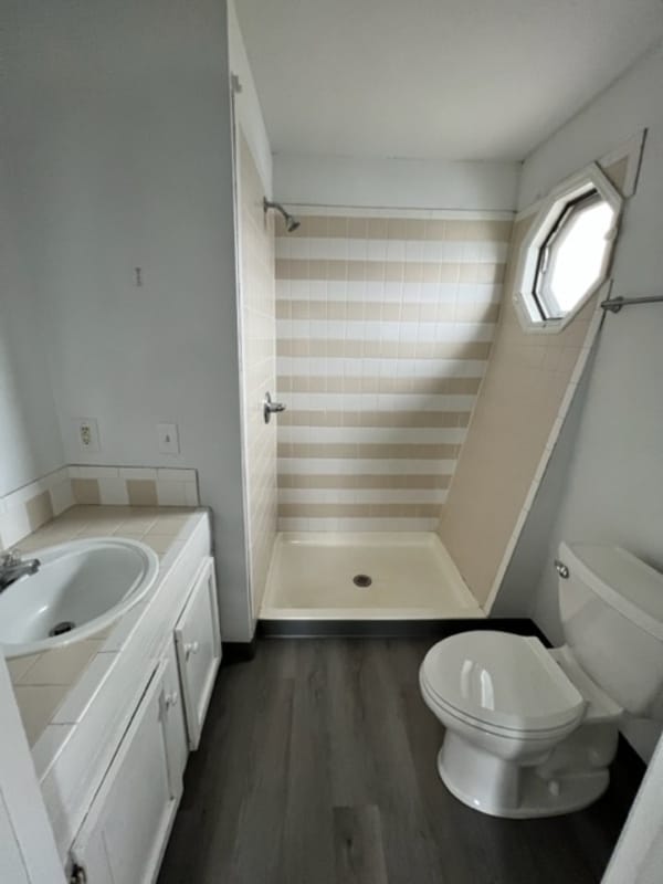 Building Photo - 206 S 4th St