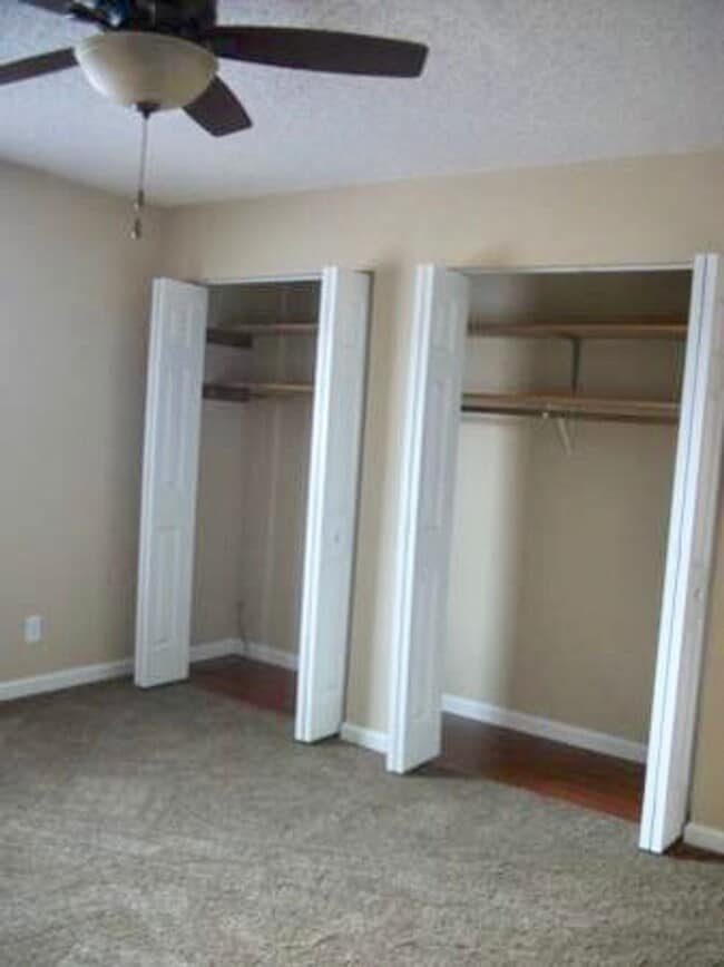 Building Photo - 818/820 DEERFIELD