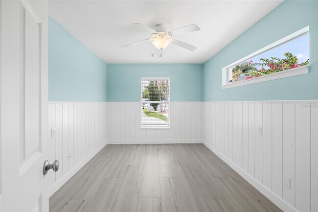 Building Photo - 5541 Bayou Grande Blvd NE