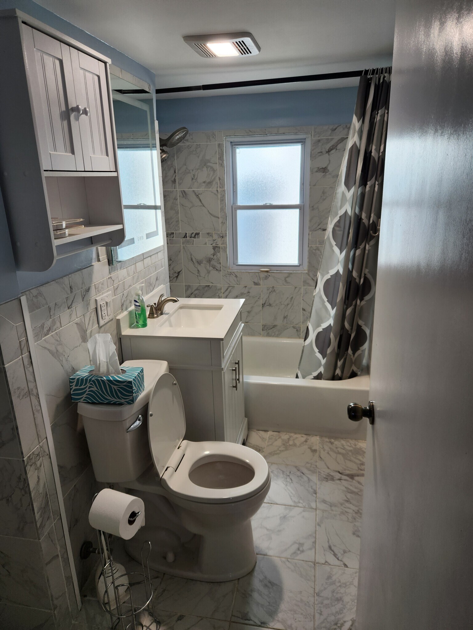Bathroom - 5354 N Linder Ave