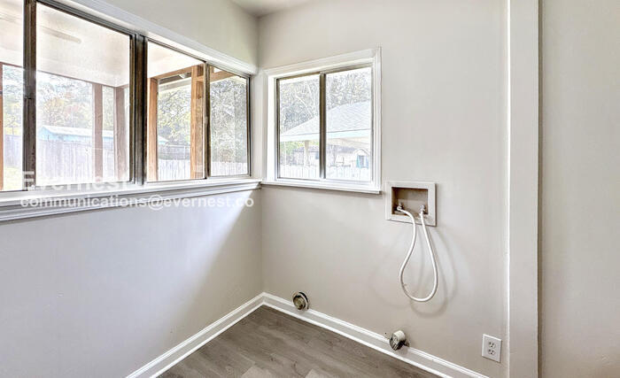 Building Photo - 3258 Pike Ave