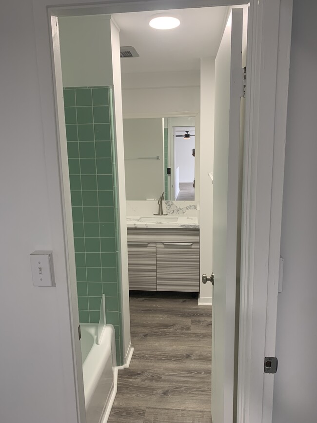 Building Photo - 3340 Ala Laulani St