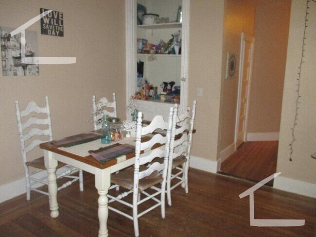 Building Photo - South Huntington 3-Bed