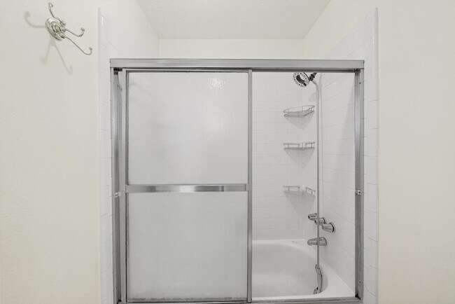 Building Photo - 15322 Vintage Oak Ln