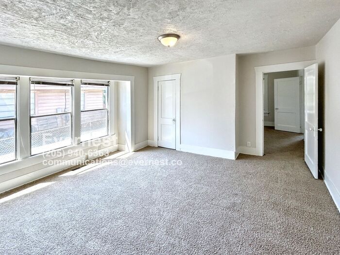 Building Photo - 929 6th Pl