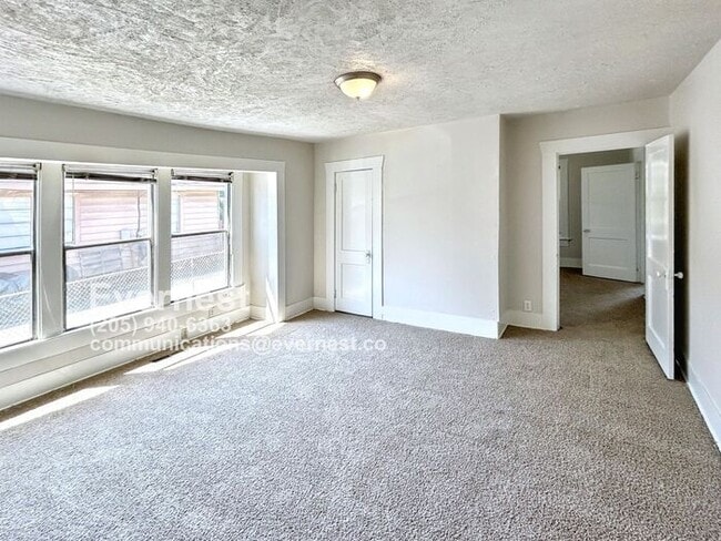 Building Photo - 929 6th Pl