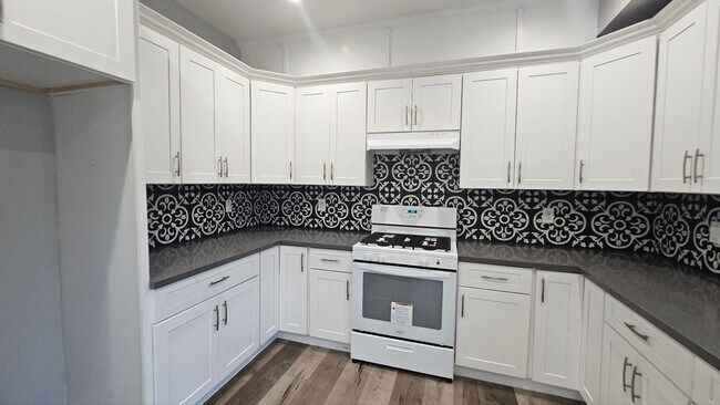 Building Photo - 1536 E