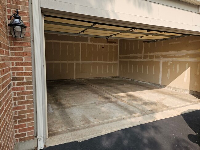 Building Photo - 2243 Rockefeller Dr