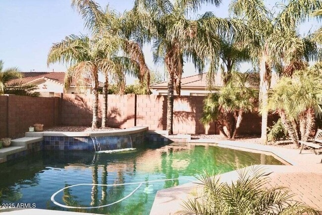 Building Photo - 962 W Bluebird Dr