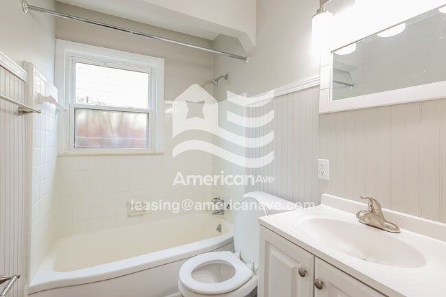 Building Photo - 312 De Villen Ave
