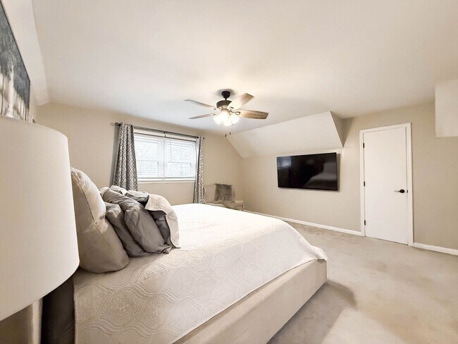 Building Photo - NO APPLICATION FEE FOR 72 HOURS! Spacious Fully-Furnished 5-Bedroom Home | Mid-Term Rental in Gre...