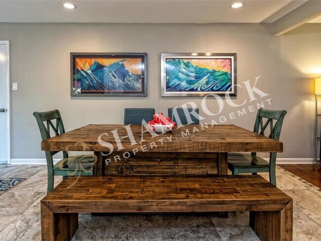 Building Photo - Beautifully Updated 3/2 Home in Prime Location