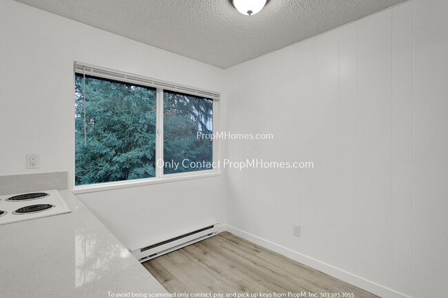 Building Photo - Updated Two Bedroom Unit - First Month Free!
