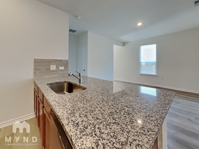 Building Photo - 13218 Clubhouse Blvd
