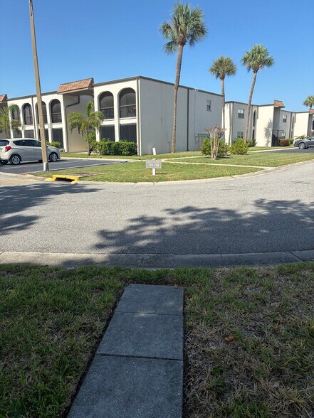 Building Photo - 7701 Starkey Rd
