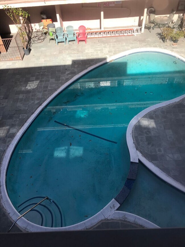 Building Photo - 13115 Oxnard St