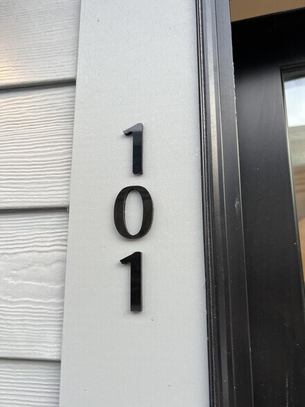 Building Photo - 158 Everett St