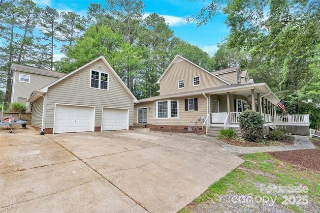 Building Photo - 832 Kemp Rd