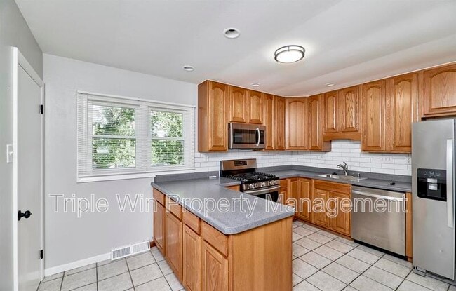 Building Photo - 10531 Fabick Dr