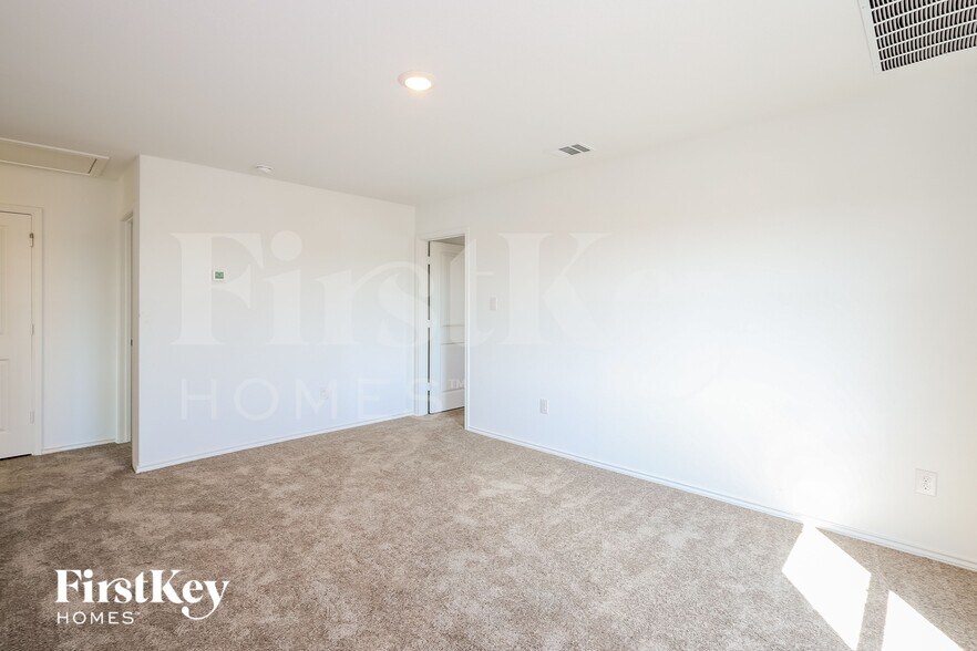 Building Photo - 6611 Scarecrow Wy