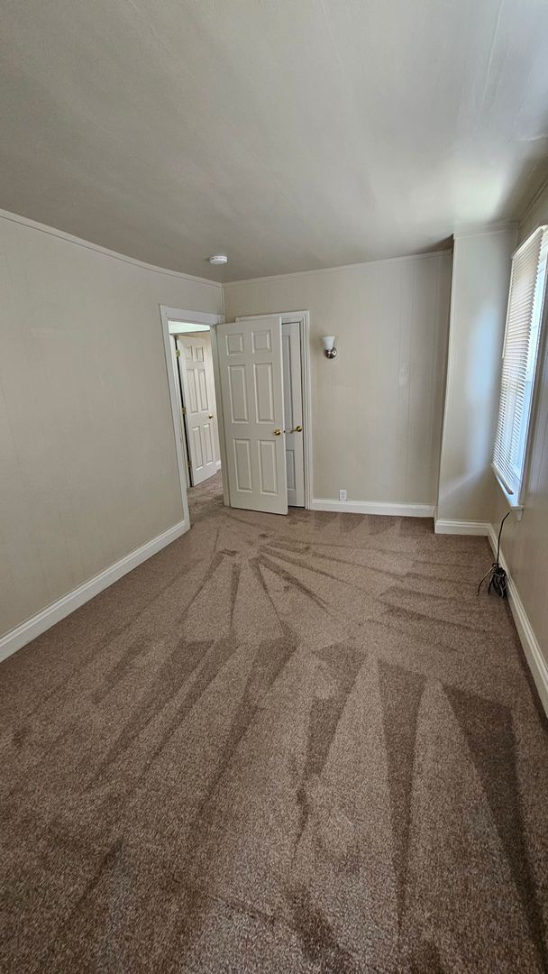 Building Photo - 3 Bedroom Duplex