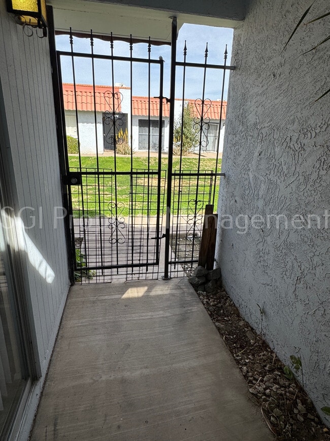 Building Photo - 6812 N 35th Ave