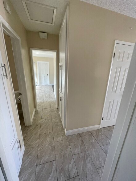 Building Photo - 833 W Walnut Ave