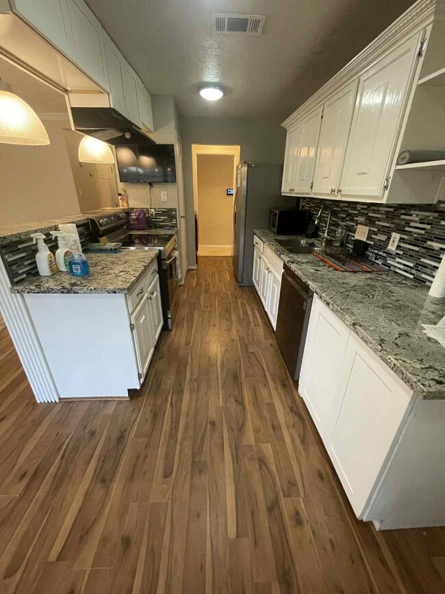 Building Photo - 447 El Toro Ln
