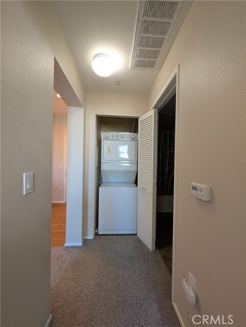 Building Photo - 1464 Scholarship