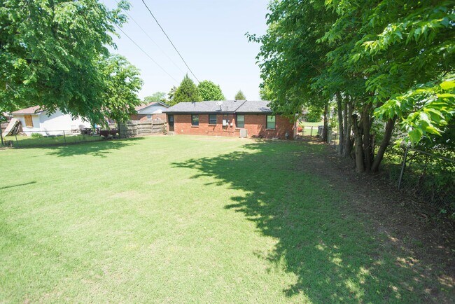 Building Photo - 6010 E 18th St