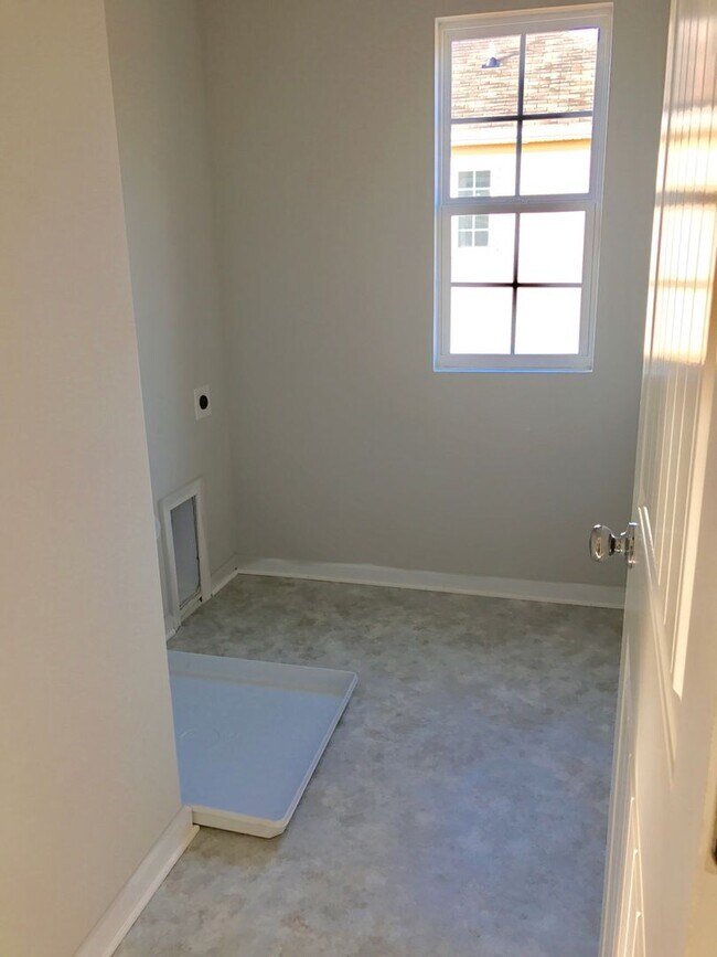 Building Photo - Come view these Luxurious 4 bedroom 2.5 bath w/2 Car Garage 2 Story homes. Located in Salisbury