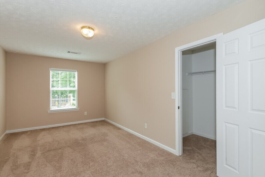 Building Photo - 1405 Stephens Pond View