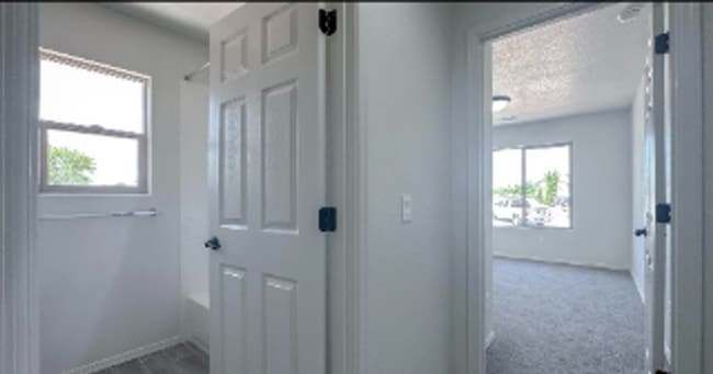 Building Photo - Modern Benson Home For Rent