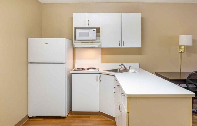 Building Photo - Furnished Studio-Detroit - Sterling Heights