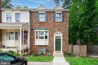 Building Photo - 3700 Roxbury Ln