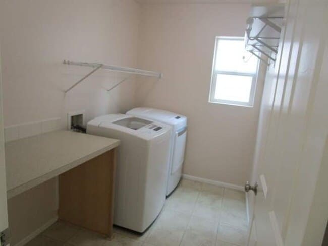 Building Photo - 3 Bedroom, 2.5 Bathroom Home with Office in Fife