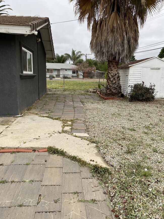 Building Photo - 16510 Lakeshore Dr